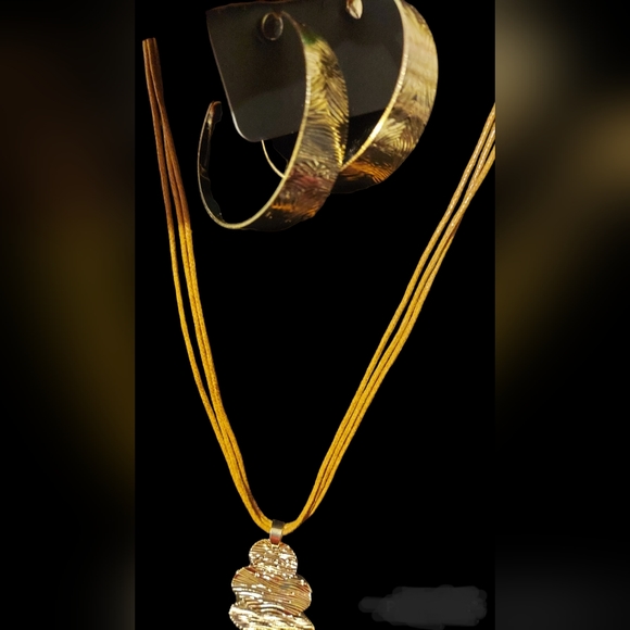 Jewelry - Picture 3 of 5